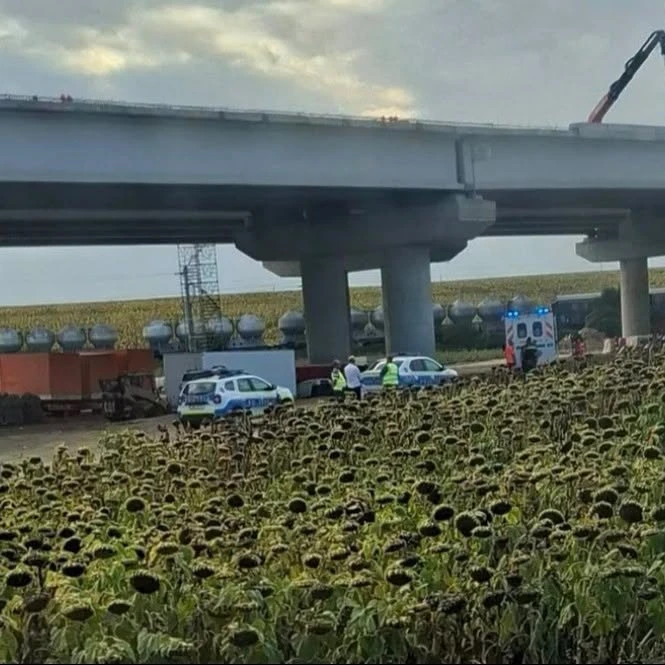 Tragedie pe șantierul Autostrăzii A7: Un muncitor de 51 de ani a murit după ce a căzut în gol de la 10 metri înălțime