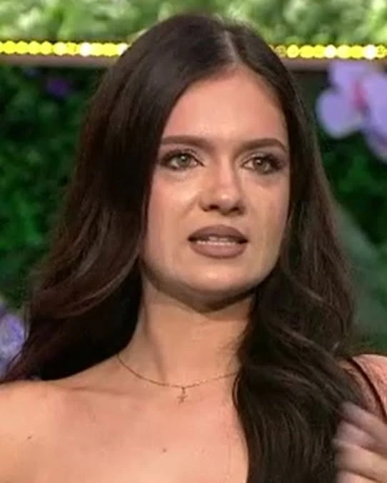 Andreea a părăsit Casa iubirii. Declarații acide și lacrimi la momentul despărțirii de ceilalți concurenți