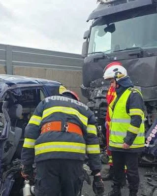 Accident grav pe centura Bârladului. Două persoane au murit după impactul dintre un autoturism și un autotren