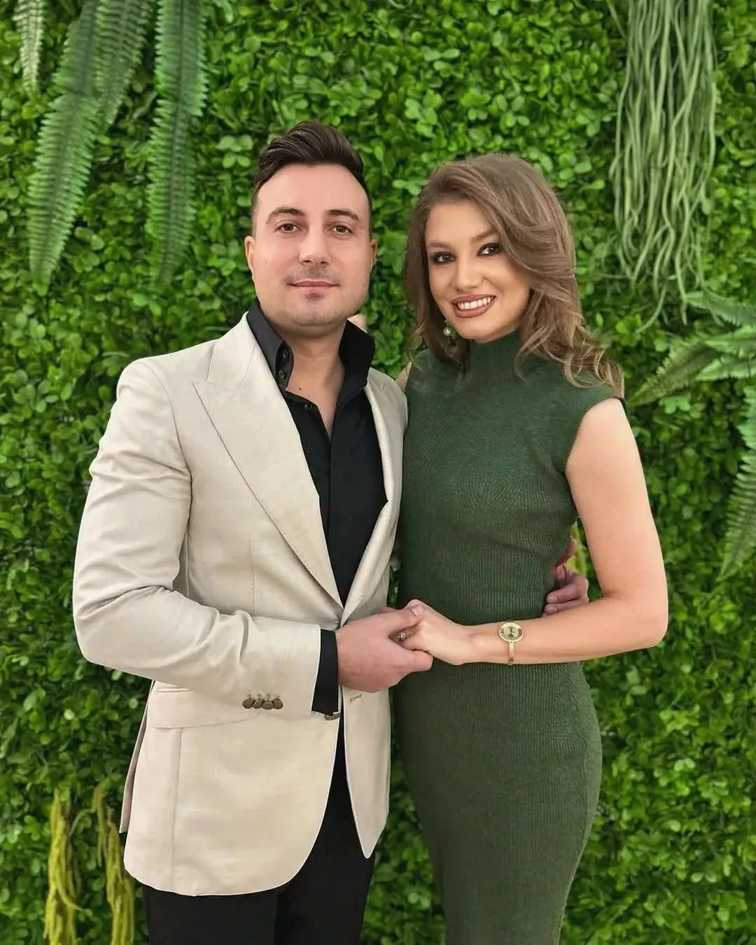 Valentin Sanfira rupe tăcerea. Reacția artistului după ce fosta soție a ars o rochie de mireasă