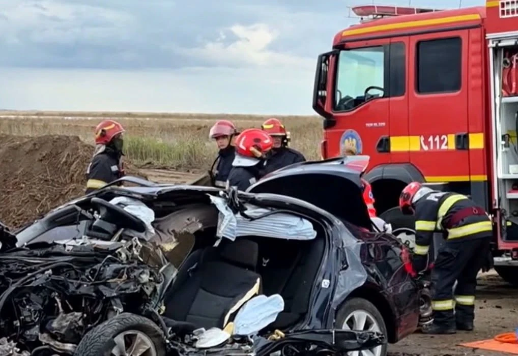 Tragedie rutieră în Iași. Trei persoane, printre care un copil, au murit în urma coliziunii dintre o mașină și un camion
