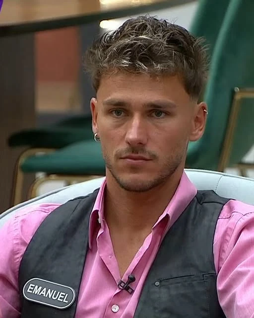 Emanuel de la Casa iubirii și-a impresionat fanii cu o imagine alături de mama sa. Cât de mult seamănă cei doi