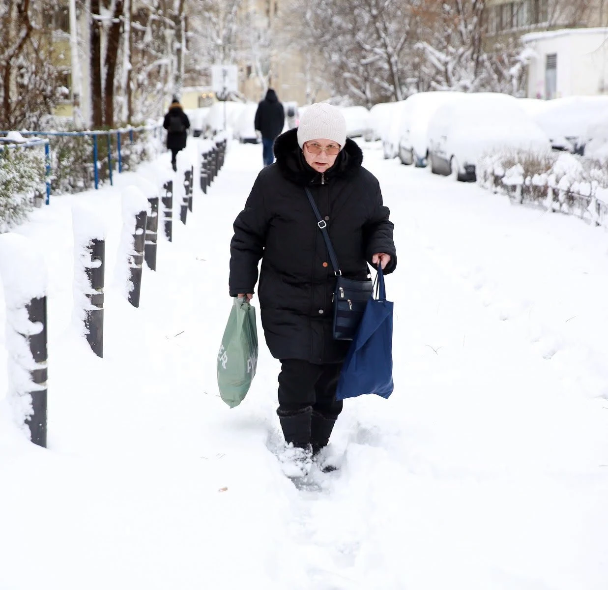Vreme deosebit de rece pentru această perioadă. Ninsori la munte și ploi în mai multe regiuni