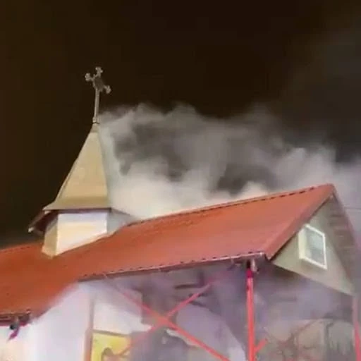 INCENDIU în toiul nopții la o capelă din Tulcea! Icoane și acoperiș, afectate de FLĂCĂRI