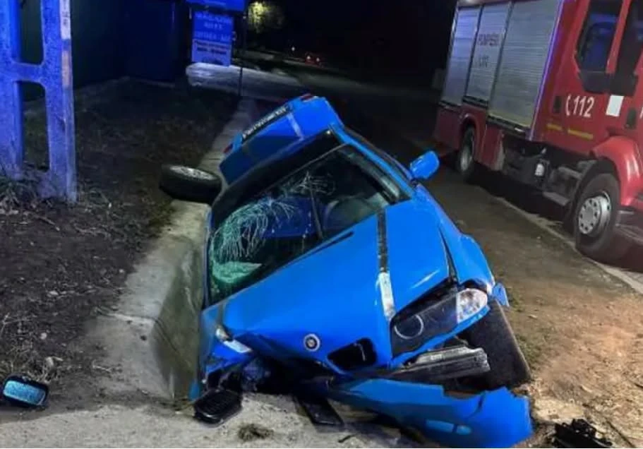 Clipe de GROAZĂ în Neamț! Cinci tineri la SPITAL după ce mașina s-a răsturnat în șanț